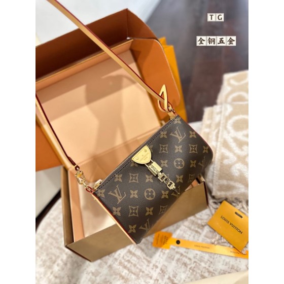 Louis Vuitton Pochette (Monogram)